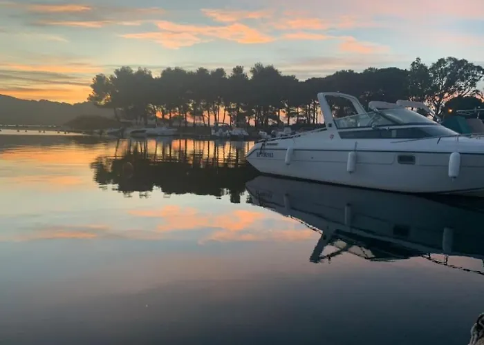 Maison Chaleureuse En Plein Coeur Du Centre Saint-Florent (Corsica)